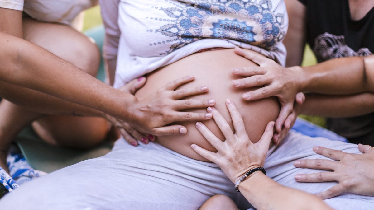 Grossesse et accompagnement périnatal entouré par les proches, thérapie à Lausanne